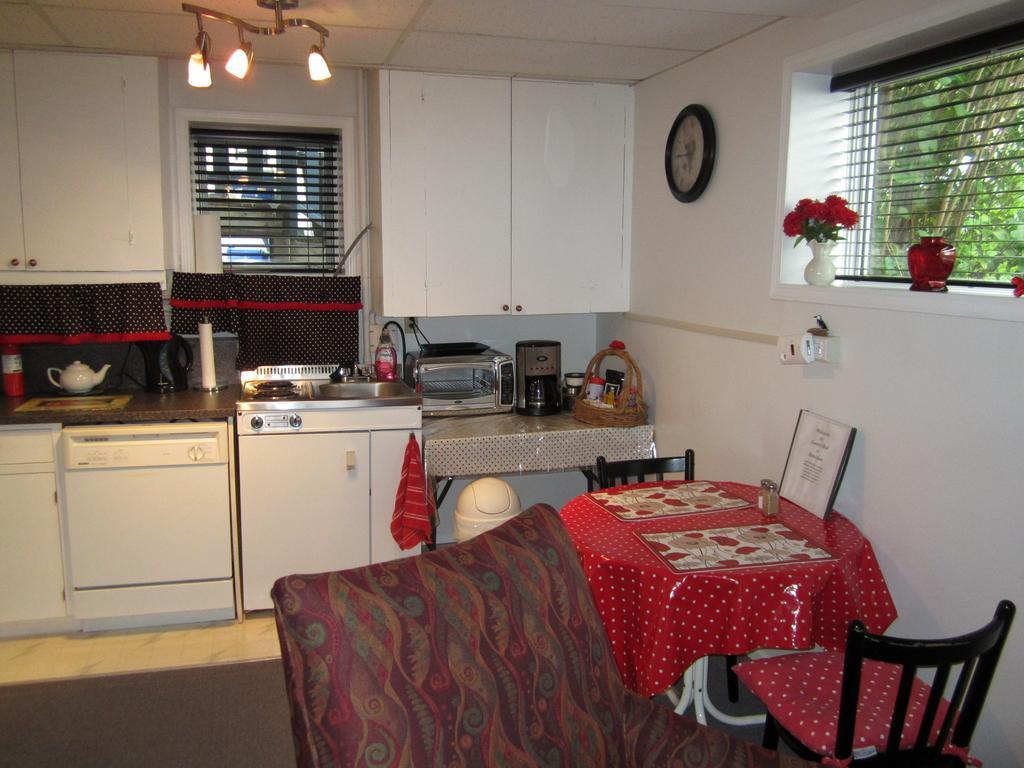 Casey'S Bed & Breakfast Whitehorse Ruang foto
