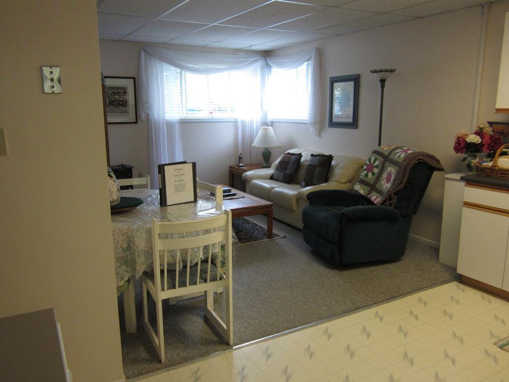 Casey'S Bed & Breakfast Whitehorse Ruang foto