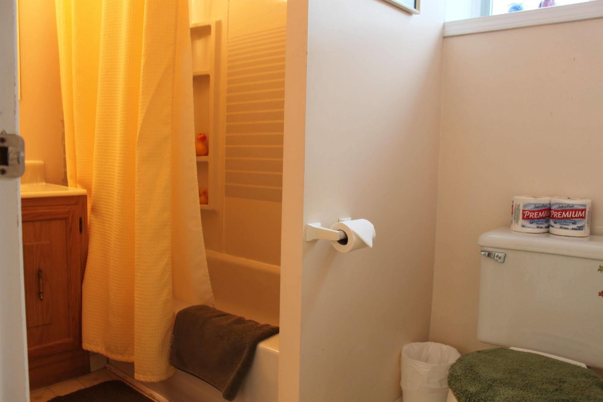 Casey'S Bed & Breakfast Whitehorse Bagian luar foto