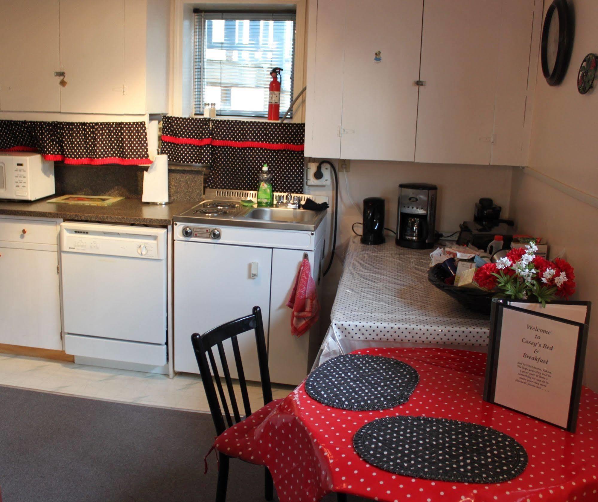 Casey'S Bed & Breakfast Whitehorse Bagian luar foto