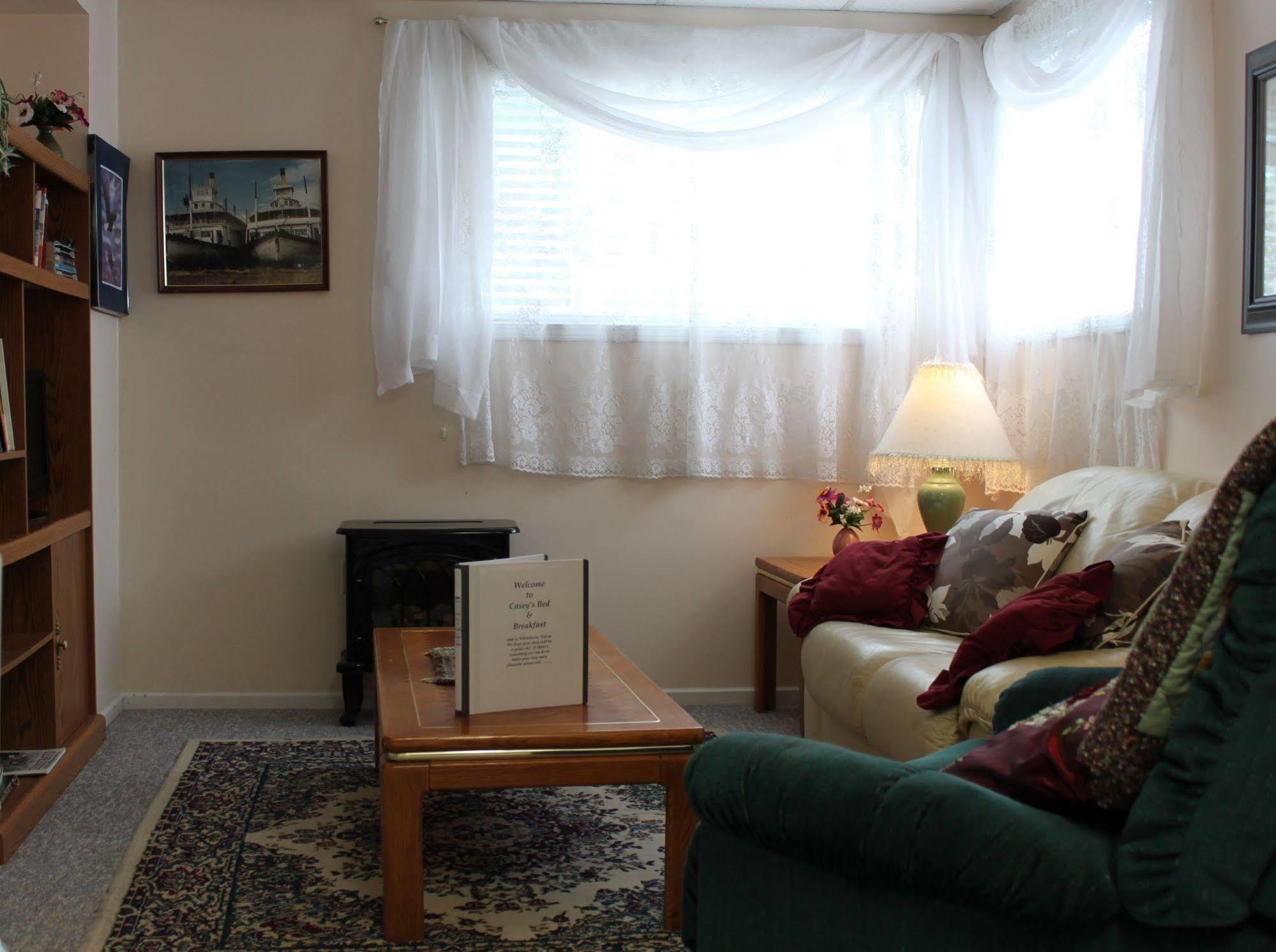 Casey'S Bed & Breakfast Whitehorse Bagian luar foto